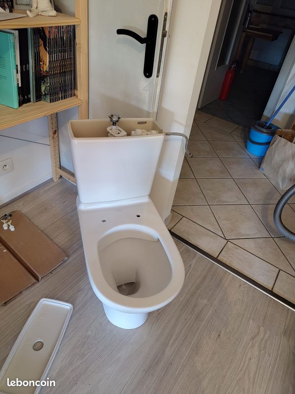 Vend un ensemble WC Blanc Villeroy & Boch, fonctionnel et en très bon état (image 6)