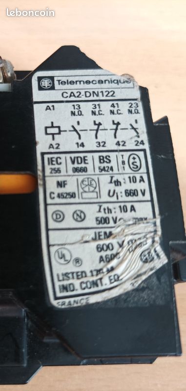 Relai CA2-DN 122 Télémécanique 220V (image 3)
