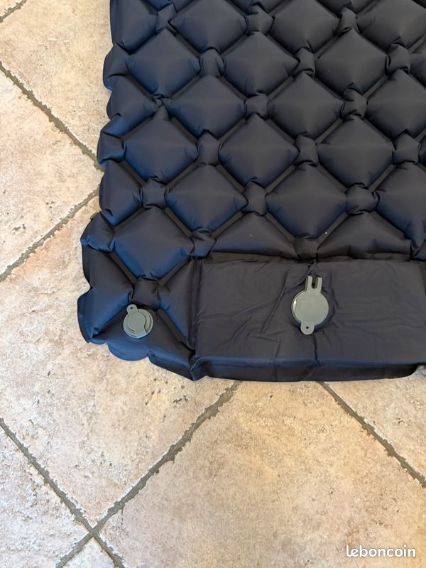 BLUEVER Matelas De Camping Gonflable Ultraléger Avec Oreiller - Résistant à L'Eau Pour Randonnée Et Tente BLUEVER Matelas De Camping Gonflable Ultraléger Avec Oreiller - Résistant à L'Eau Pour Randonnée Et Tente