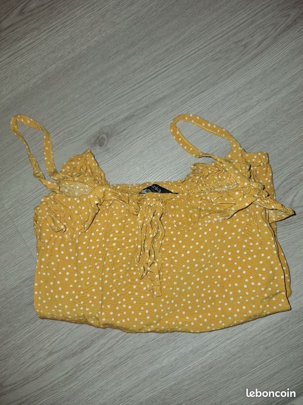 Haut bershka jaune à pois blanc, bretelles et manches aux épaules (image 2)