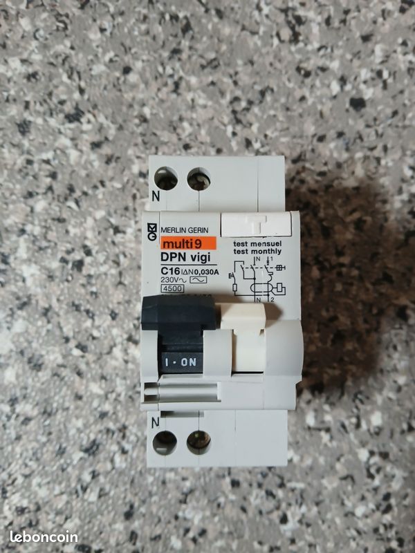 Disjoncteur différentiel C 16 a 30mA (image 2)
