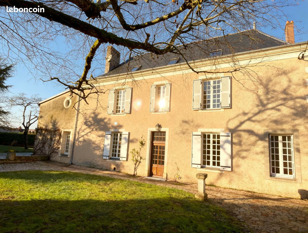 Maison 10 pièces 321 m² · à Tiercé · 321 m² · 367 500 €