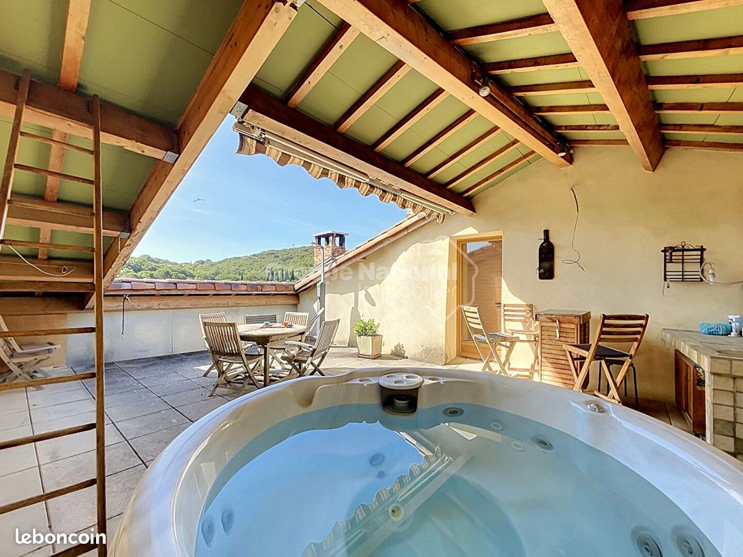 Maison 9 pièces 238 m² · à Rochegude · 238 m² · 378 000 €