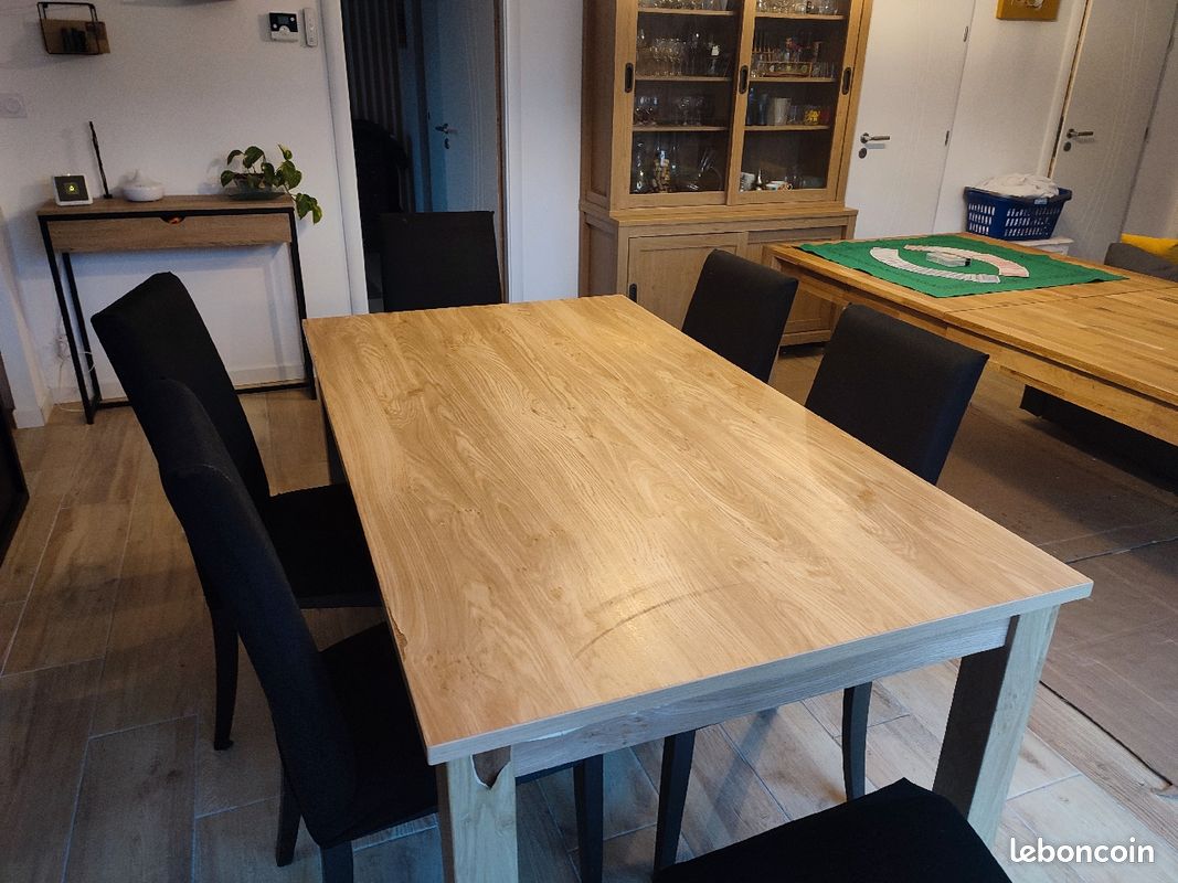 Table rectangulaire en bois (image 2)