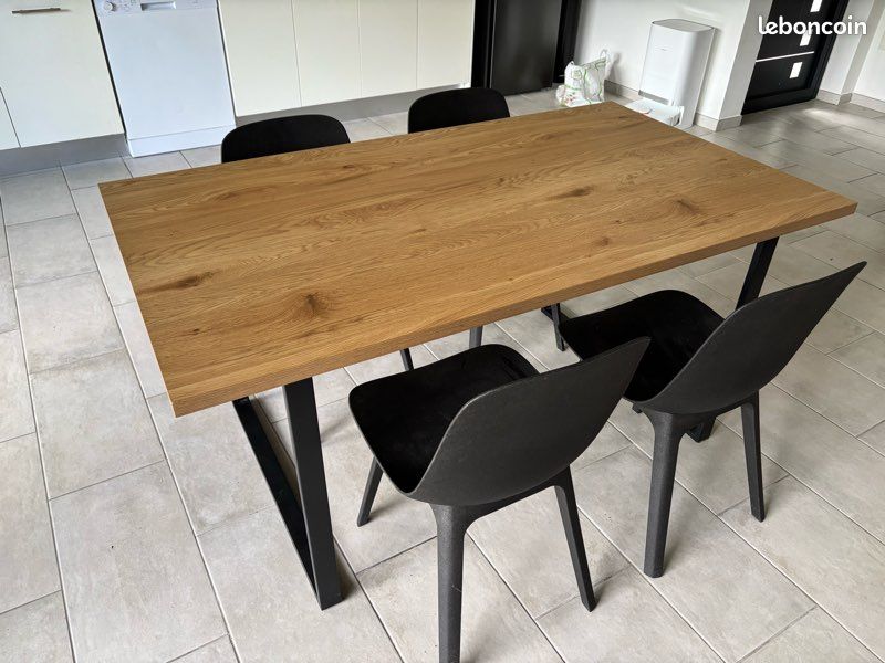 Table à manger + 4 chaises ODGER – Très bon état (image 3)