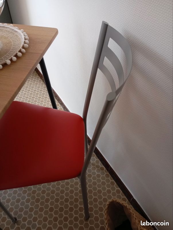 Lot 4 chaises cuisine (image 2)