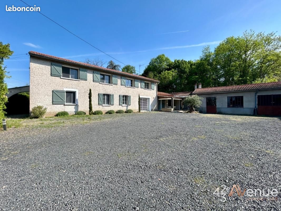 Maison 8 pièces 234 m² · à Veauchette · 234 m² · 529 000 €