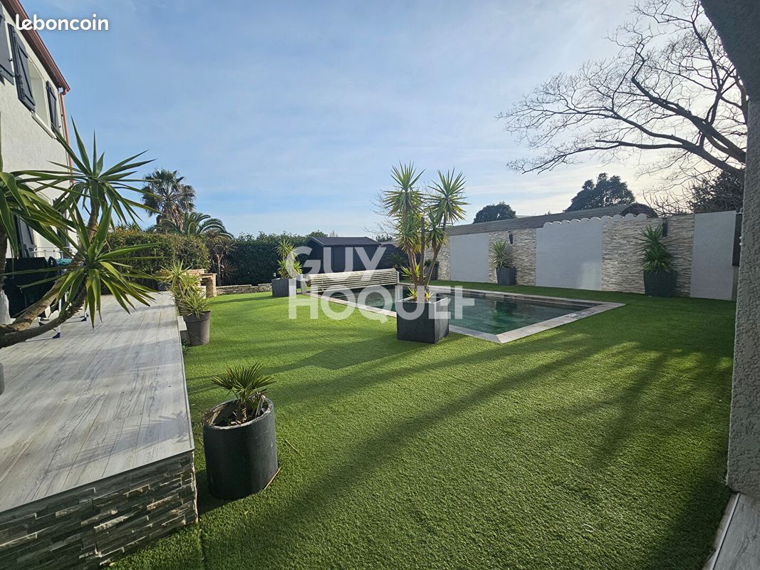 Maison 6 pièces 164 m² · à Saint-Hippolyte · 164 m² · 490 000 €