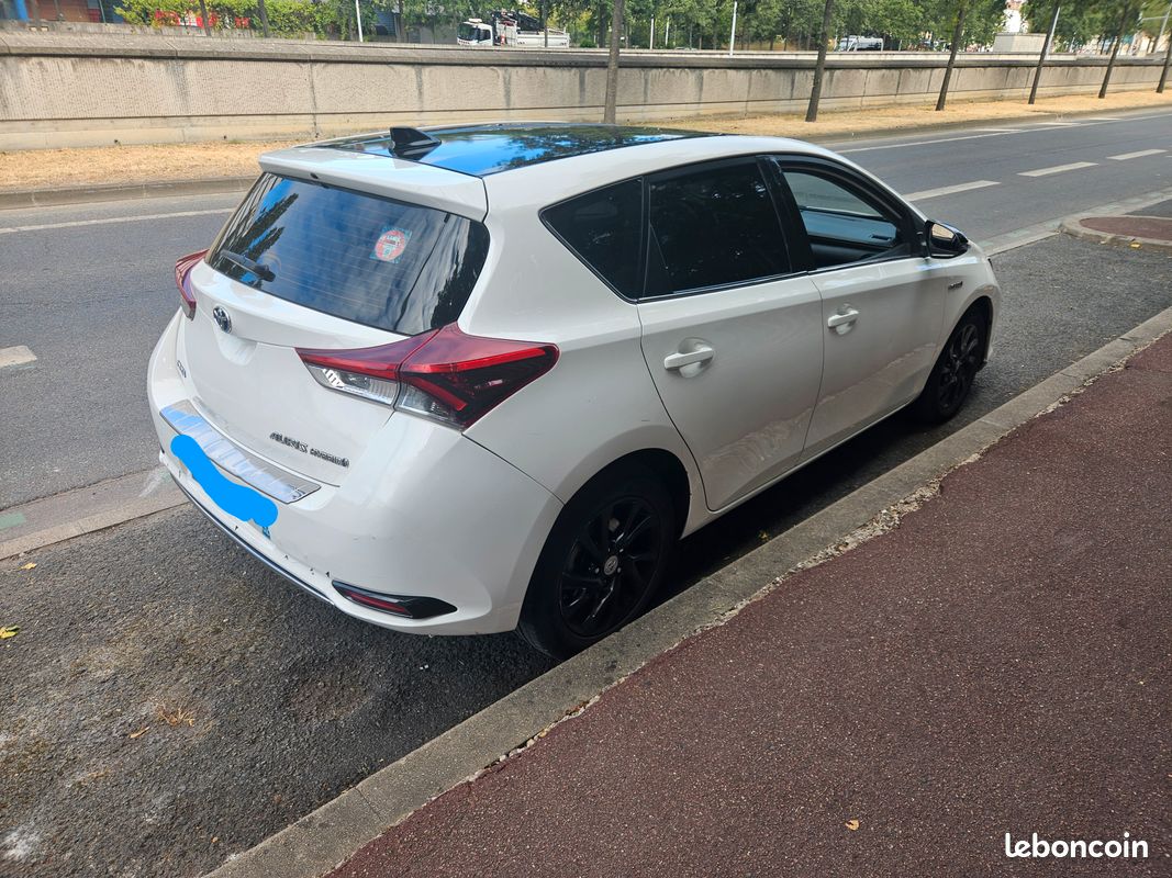 Toyota auris hybride 2017 (image 1)