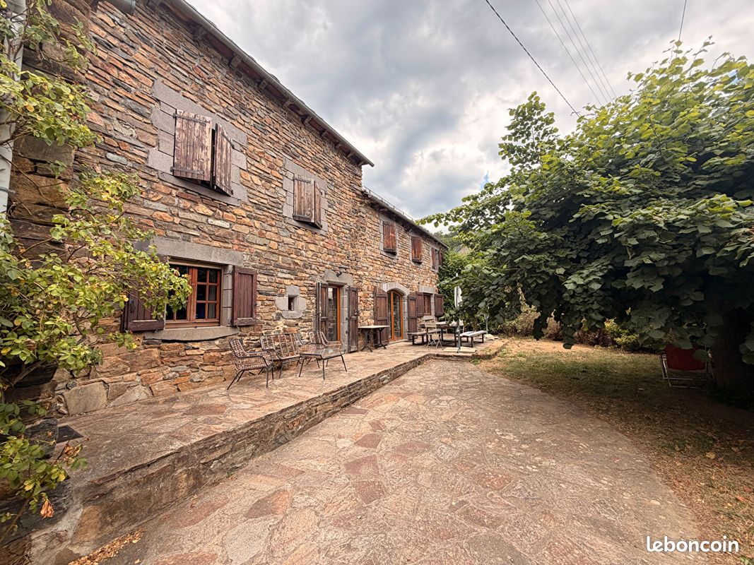 Maison 8 pièces 160 m² · à Saint-Martial · 160 m² · 220 000 €