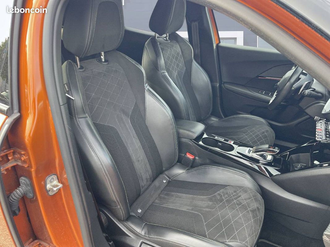 PEUGEOT 2008 PureTech 130 S&S EAT8 GT Pack (image 19)