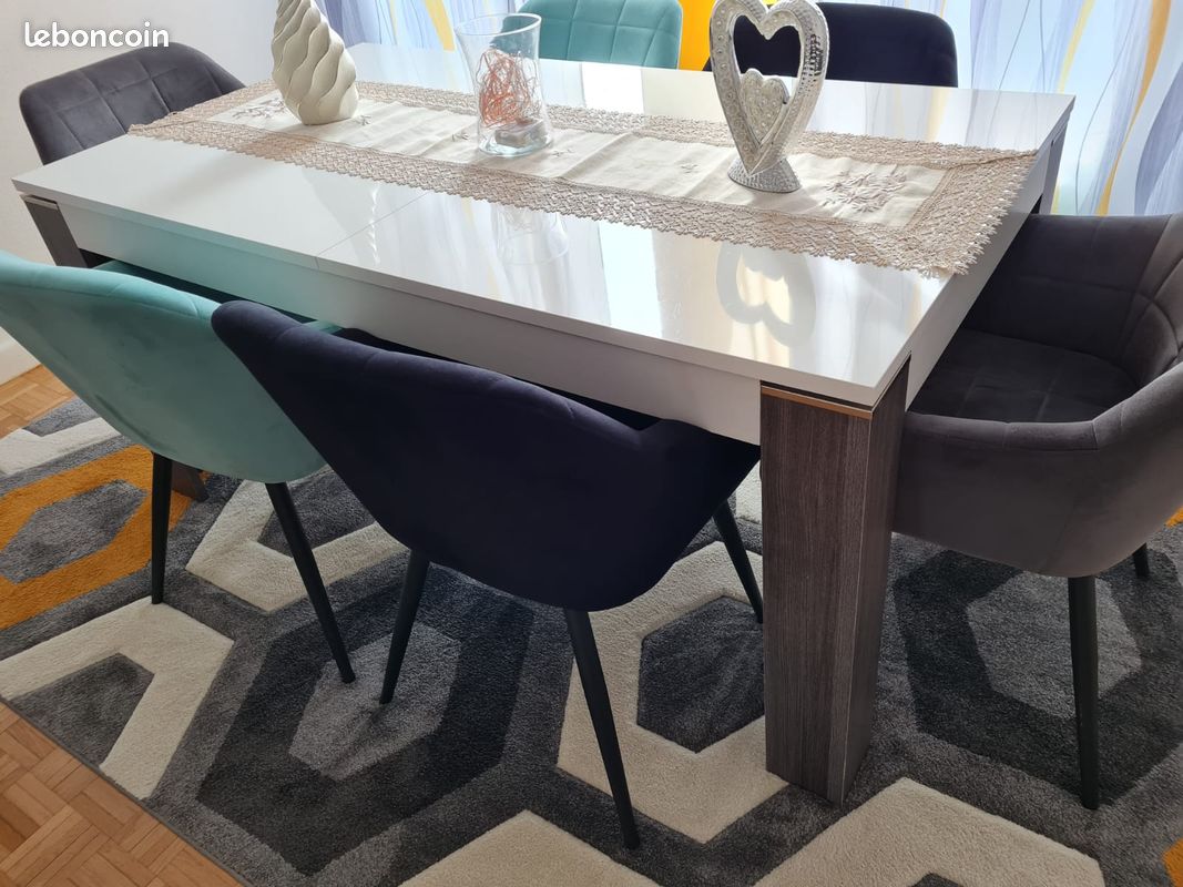 Je vends table sans chaises et meubles (image 2)
