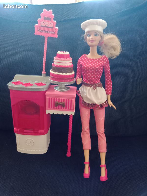 Barbie à la pâtisserie (image 1)
