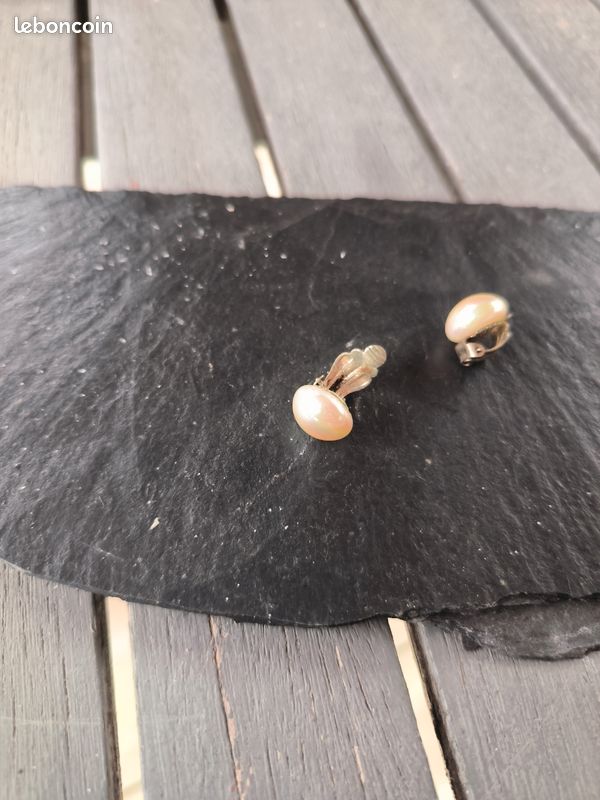 Deux paires de boucles d'oreilles clip vintage perles - France
