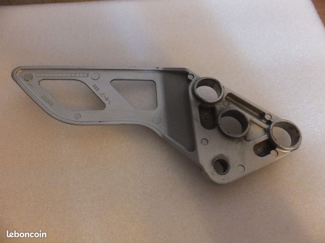 Suzuki GSXF support repose pied gauche (image 2)