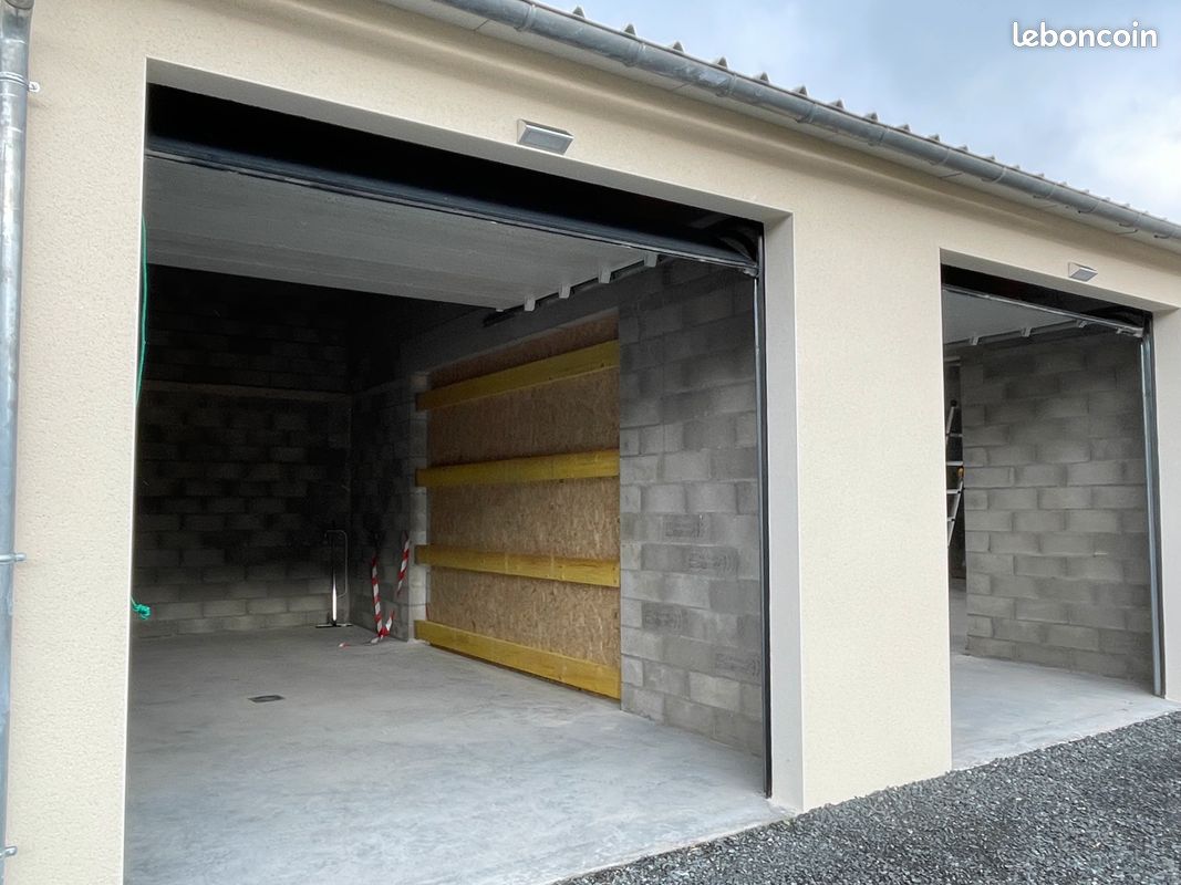 Location grand garage atelier de 32 m² · à Chanac · 240 €