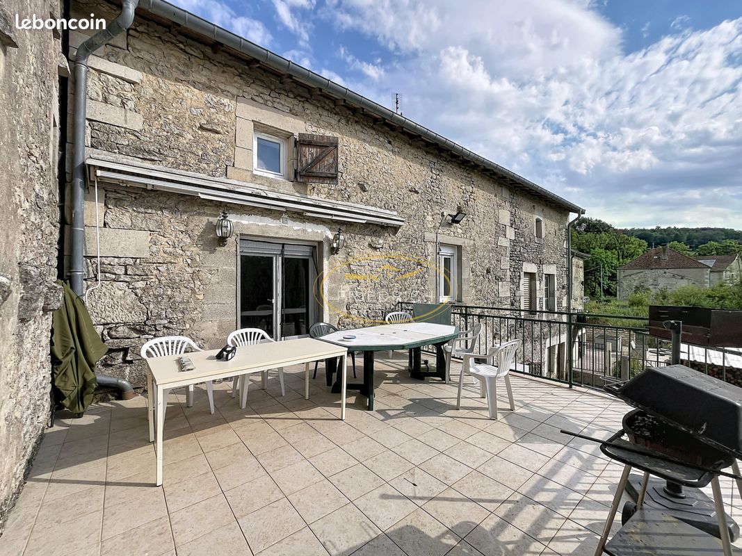Maison 6 pièces 193 m² · à Saint-Joire · 193 m² · 140 000 €