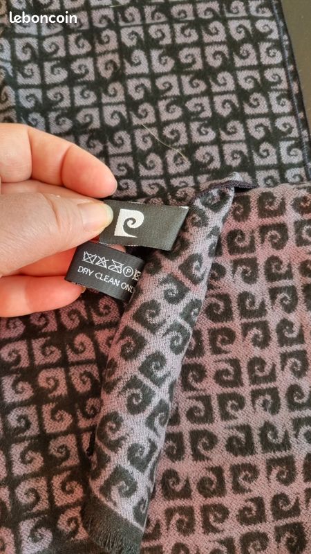 Écharpe Pierre Cardin Pour Homme – Noir Classique Et élégant