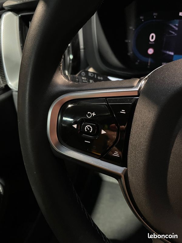 VOLVO XC60 T8 455Ch POLESTAR - 1 ère main - Historique VOLVO - Carplay - Attelage - Marches Pieds (image 12)