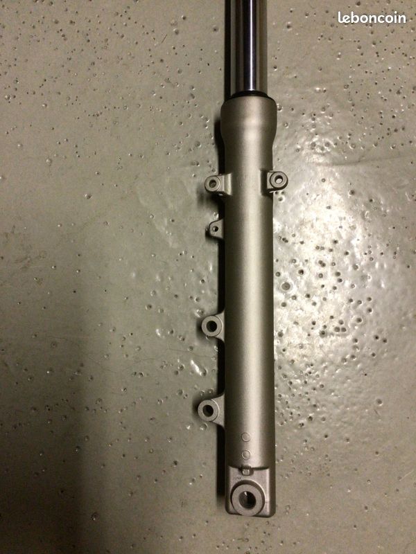Yamaha 125 TDR fourreau de fourche gauche (image 1)