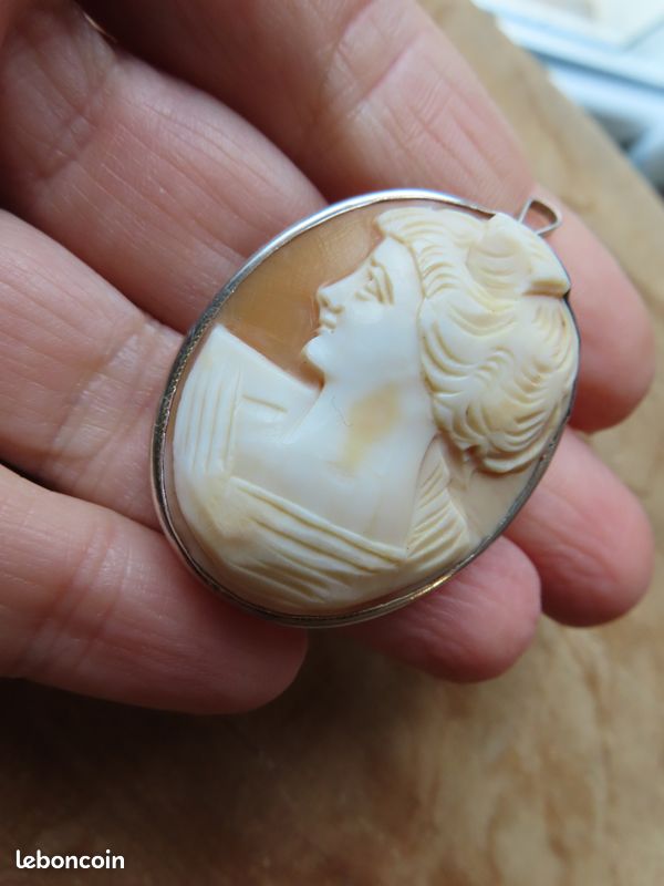 Broche En Argent Avec Camée Véritable - Occasion, Fabriquée En France