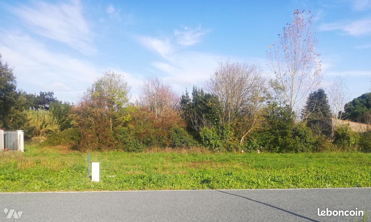 Terrain 377 m² · à Saint-Just-Luzac · 377 m² · 62 900 €