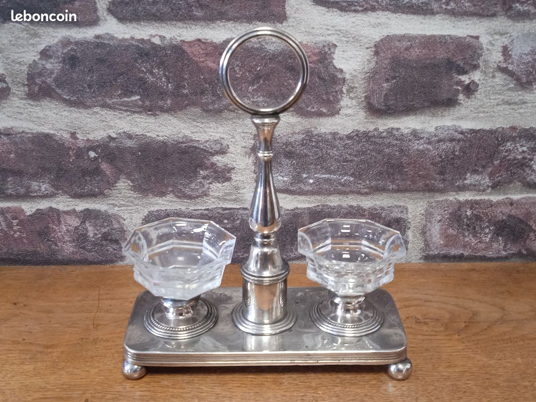 CHRISTOFLE : Salière/poivrière, en métal argenté et verre, H. 10.5 cm