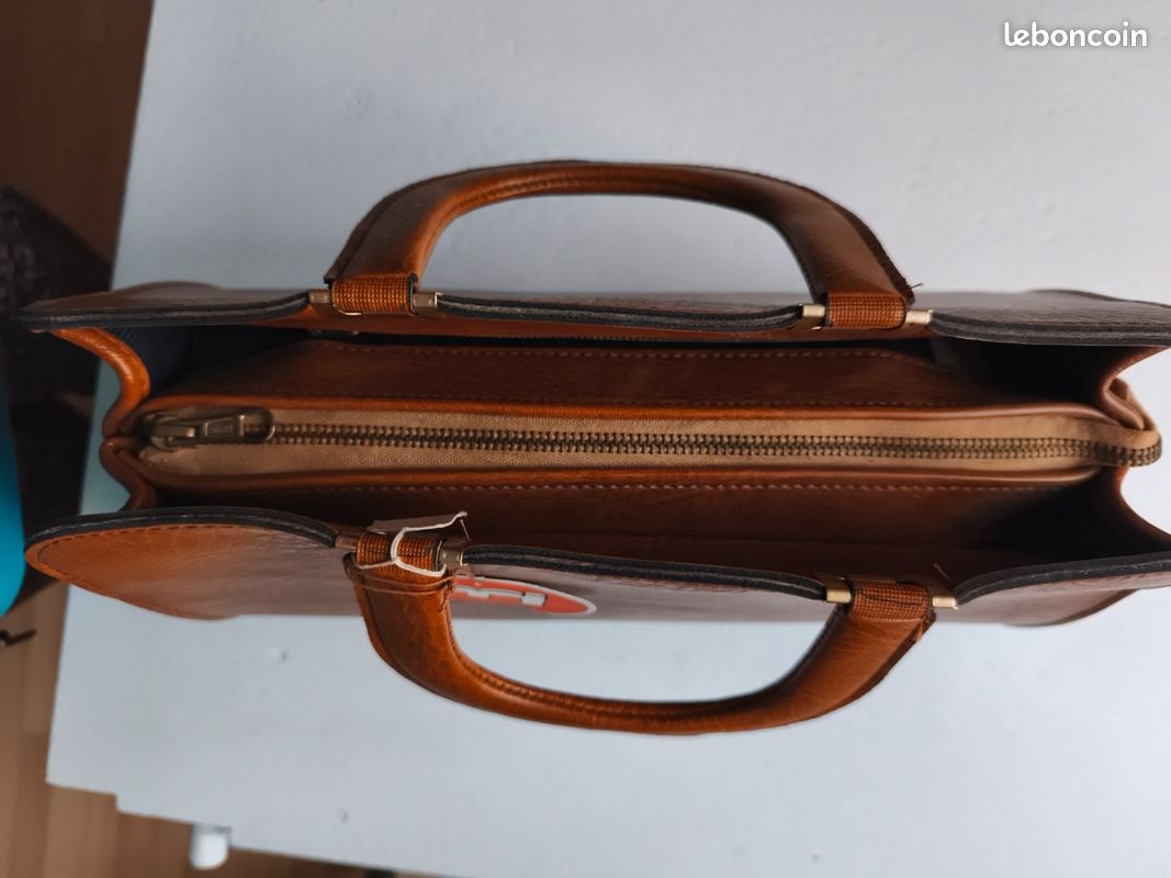 Sac De Week-end Vintage St Michel - Vinyle Marron Foncé - Rétro Et Pratique