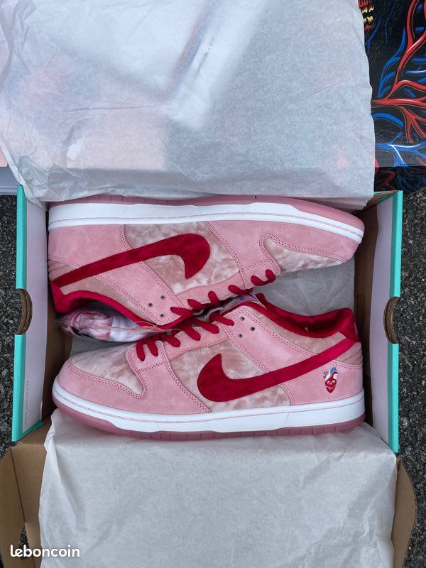 Nike strange Love (image 1)