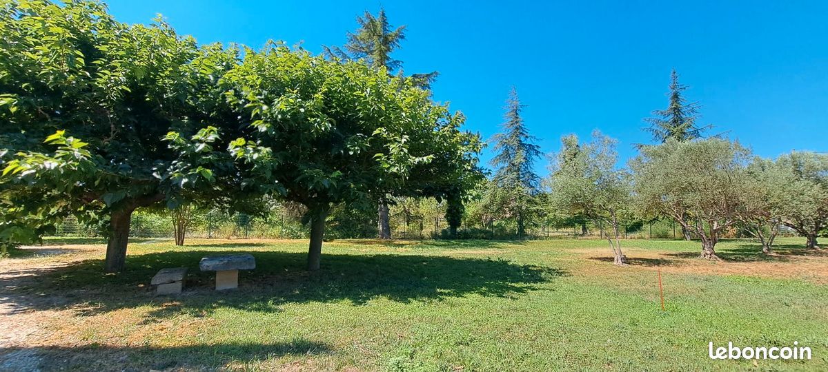 Terrain 885 m² · à Carpentras · 885 m² · 169 000 €