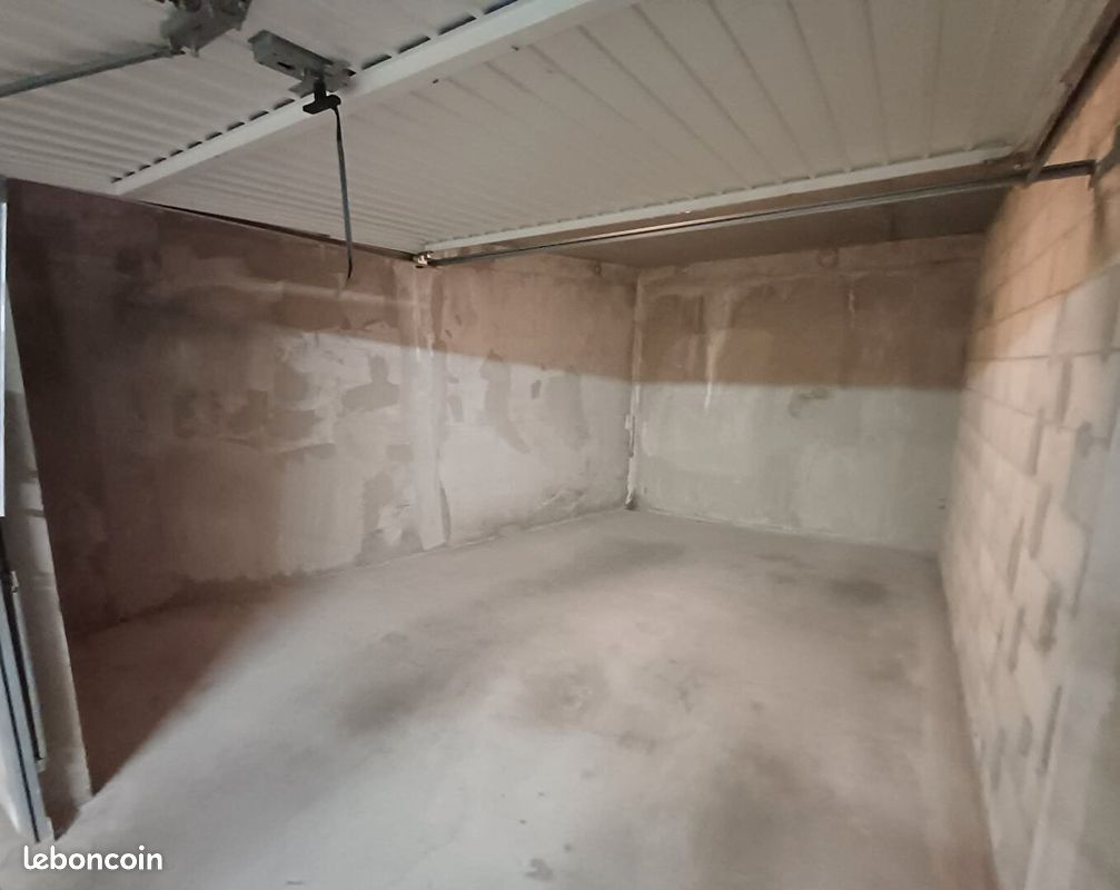 Parking/box LYON · 30 000 €