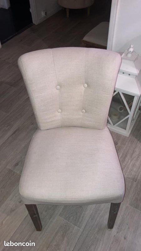Fauteuil et chaises (image 1)