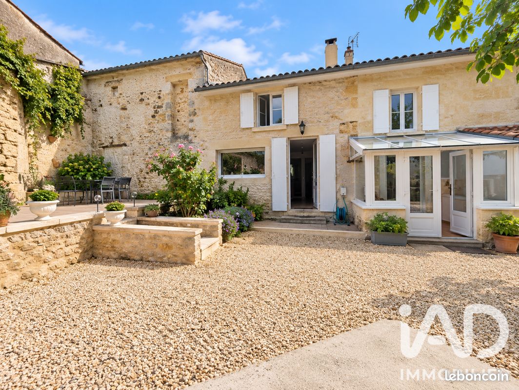 Maison 4 pièces 141 m² · à Lussac · 141 m² · 318 000 €