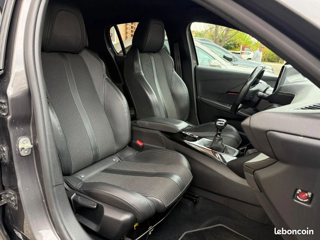 PEUGEOT 208 BlueHDi 100 S&S BVM6 GT (image 13)