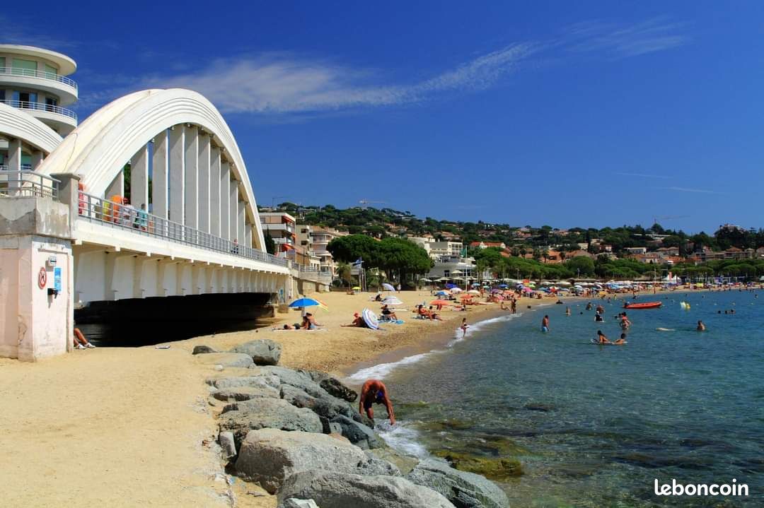 Mazet cosy climatisé - Capacité 10 personnes - Piscine en copropriété, terrasses & jardin - Plage accessible à pied - Ville Sainte-Maxime (image 19)