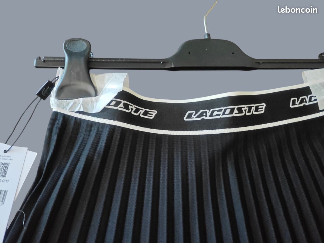Jupe plissée Lacoste noire, neuve avec étiquettes (image 3)