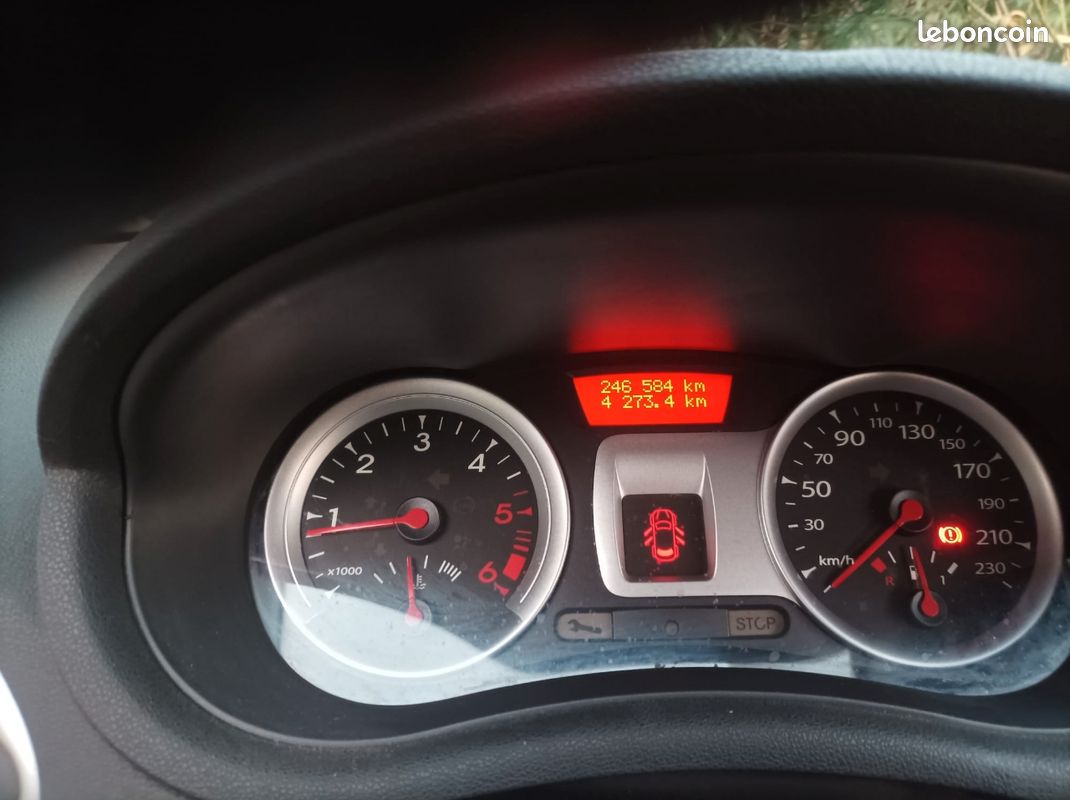 Clio 3 phase 2010, 1,5 Dci , diésel très bon état (image 3)