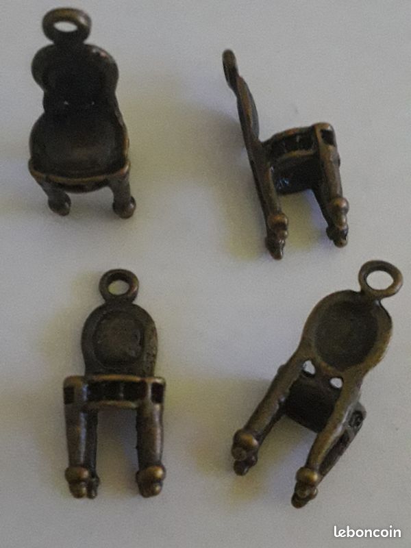 4 breloques / pendentifs chaise 2.3 cm x 0.9 cm couleur bronze (image 1)