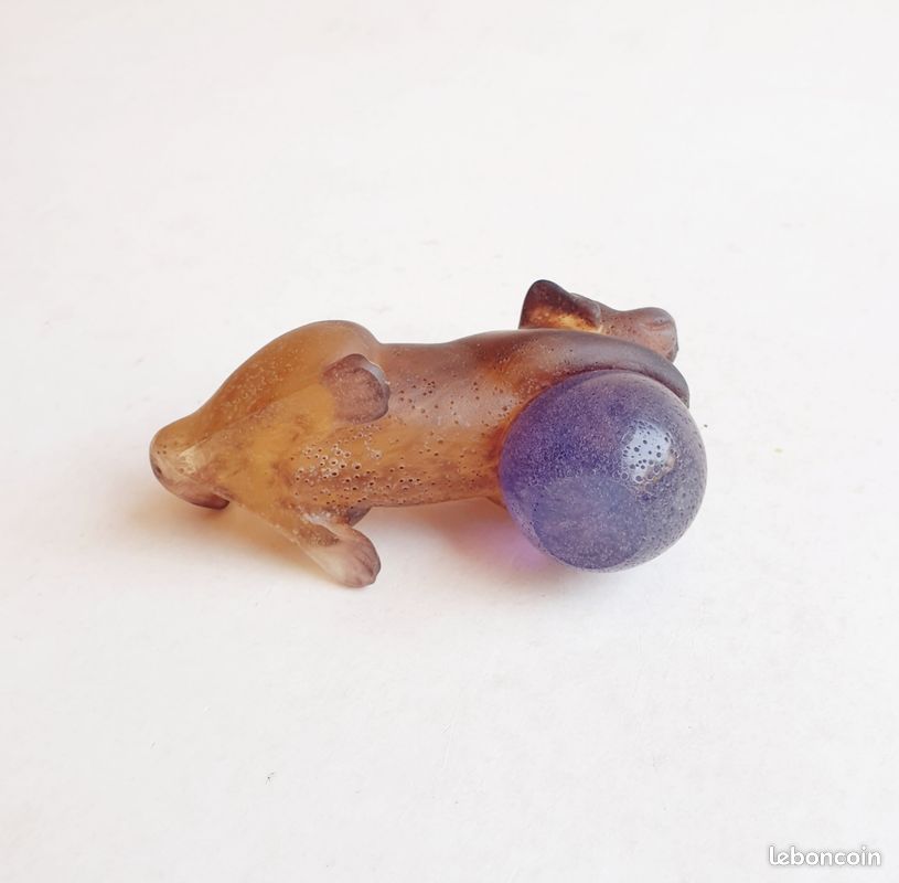 Sculpture de taureau en verre massif en pâte de verre sculptée à la main en coul