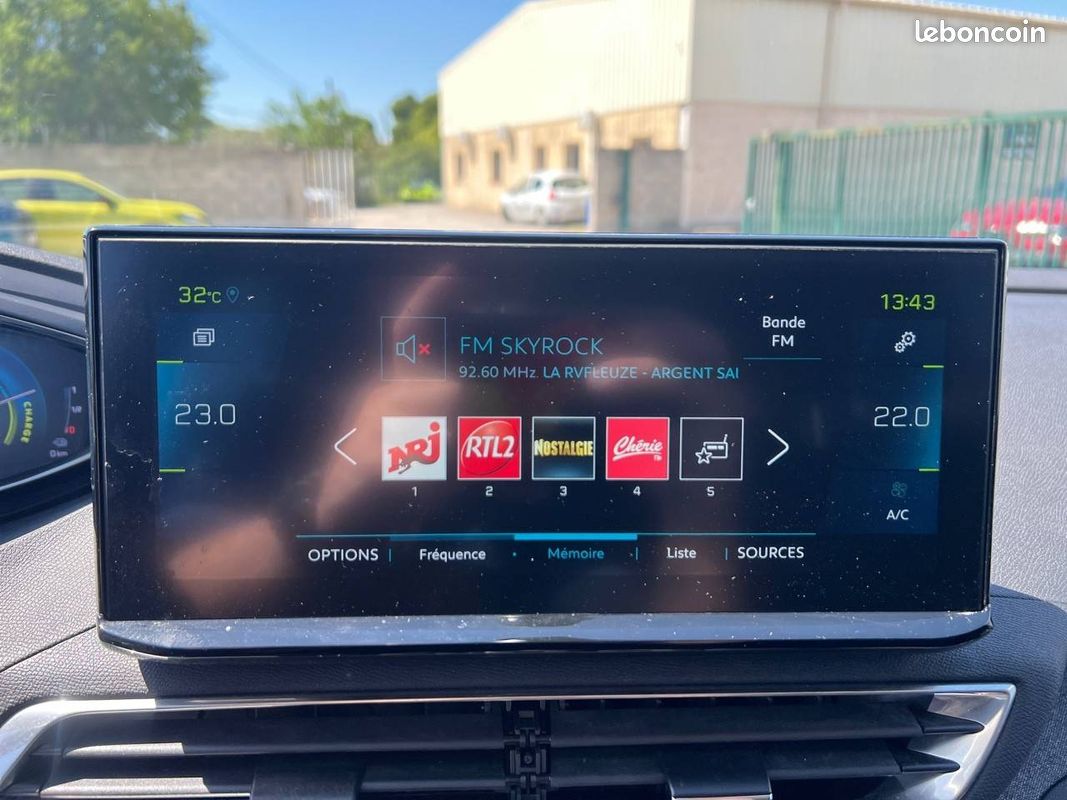 PEUGEOT 3008 Hybrid 225 e-EAT8 Allure Pack (image 13)