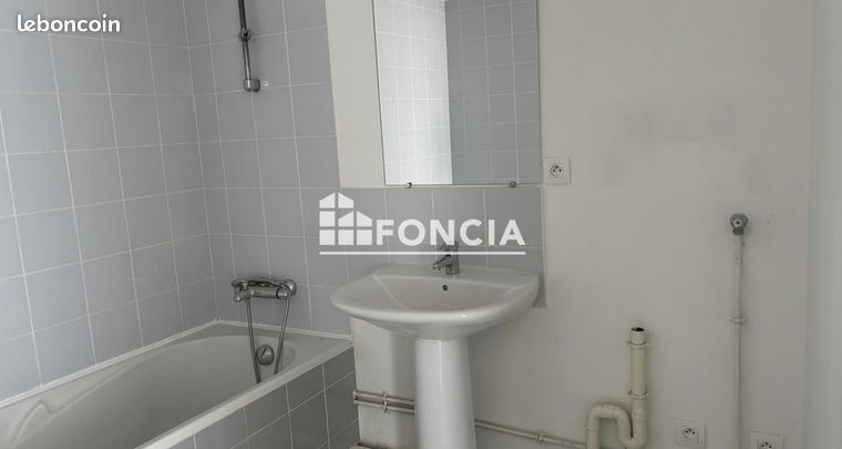 https://img.leboncoin.fr/api/v1/lbcpb1/images/fb/bf/e6/fbbfe6d4ef6458de8f636b374d30ec35e669edd8.jpg?rule=ad-image