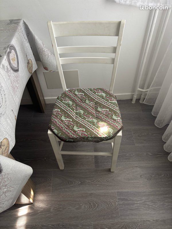 Vend 5 chaise en bois blanche (image 2)