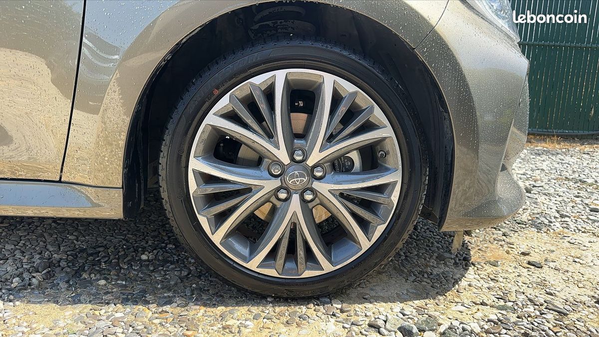Toyota Yaris IV 1.5 VVTi 116 Hybrid E-CVT Iconic (image 17)