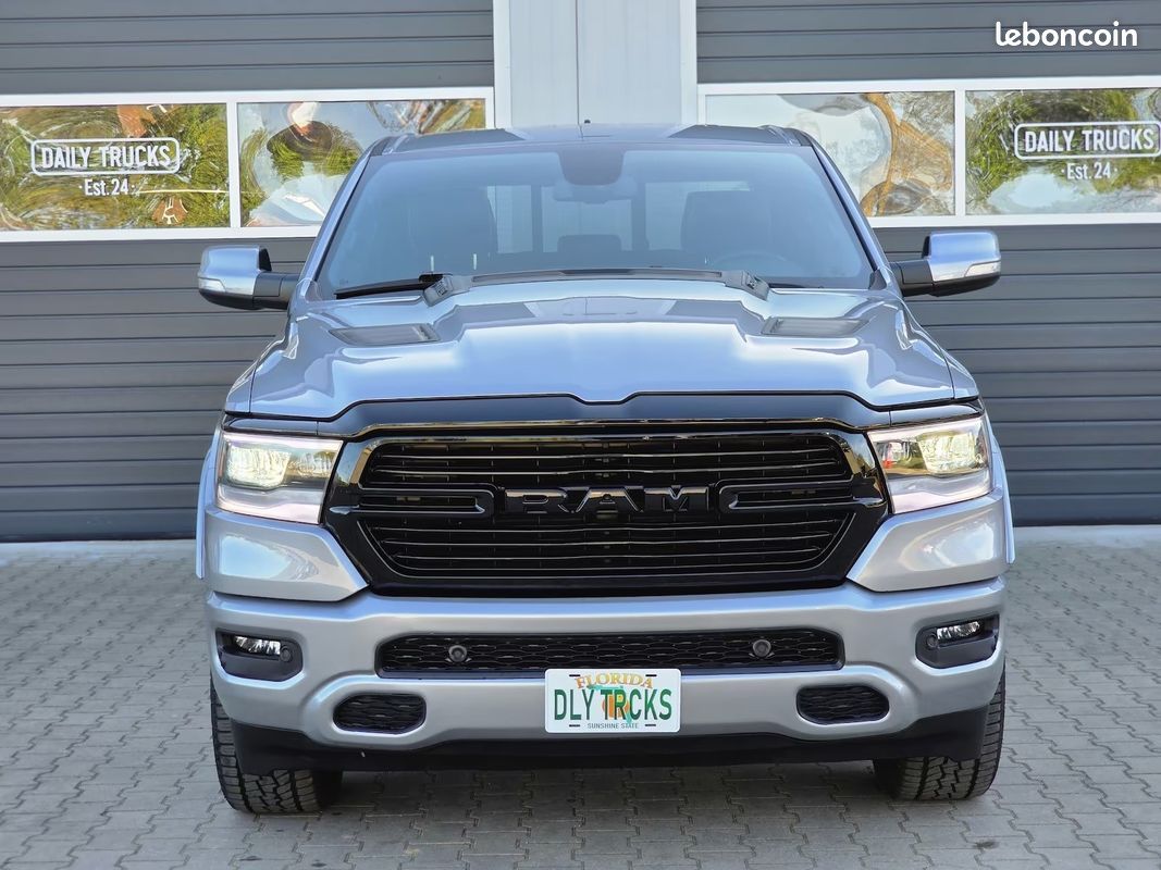 Dodge RAM 1500 Laramie Night Edition 5.7 HEMI 401 ch 4x4 – Harman Kardon – Écran 12” – 22” (image 2)