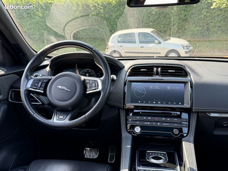 Jaguar F-PACE V6 3.0D 300CH S 4X4 BVA8 (image 22)