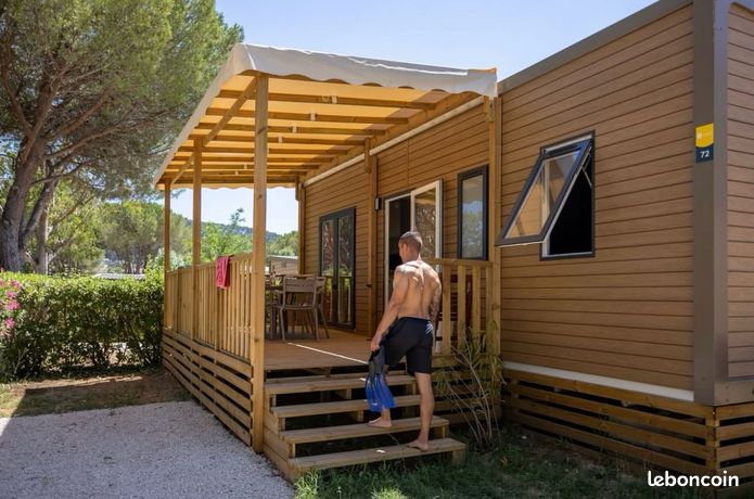 IRM modèle 2024 -Mobil-home neuf, climatisé, tout équipé, avec terrasse, dans camping 3* à La Crau