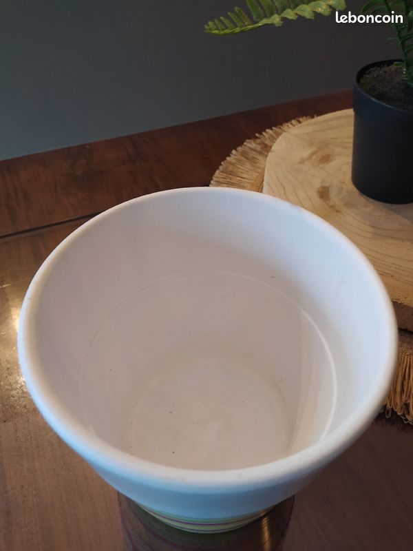 Cache pot (image 3)