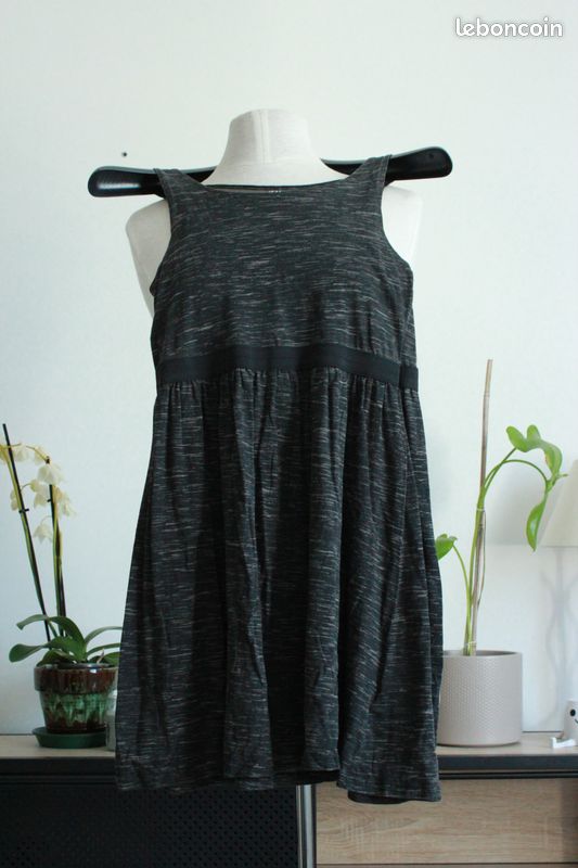 Robe noire à bretelles et taille élstique H&M 12 ans (image 1)