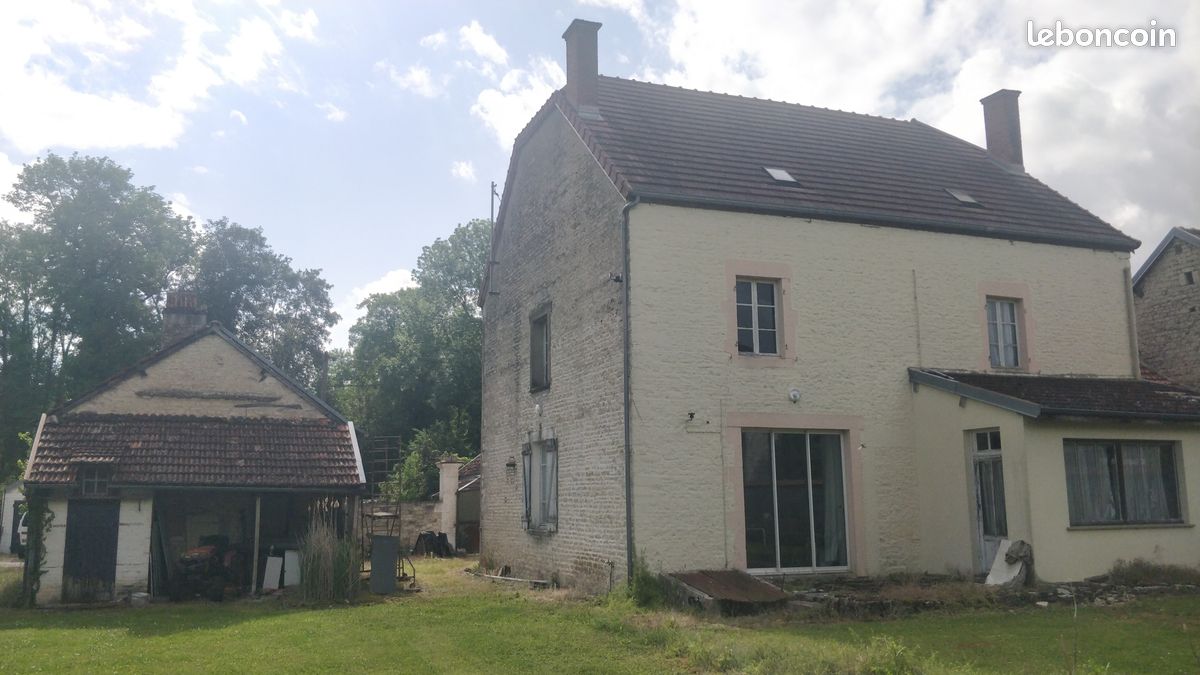 Maison 7 pièces 200 m² · à Gevrolles · 200 m² · 120 000 €