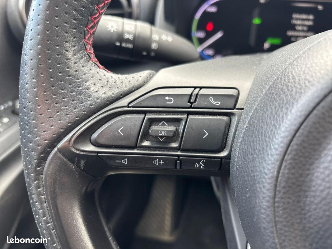 Toyota Yaris Cross 116h GR Sport MY22 (image 16)
